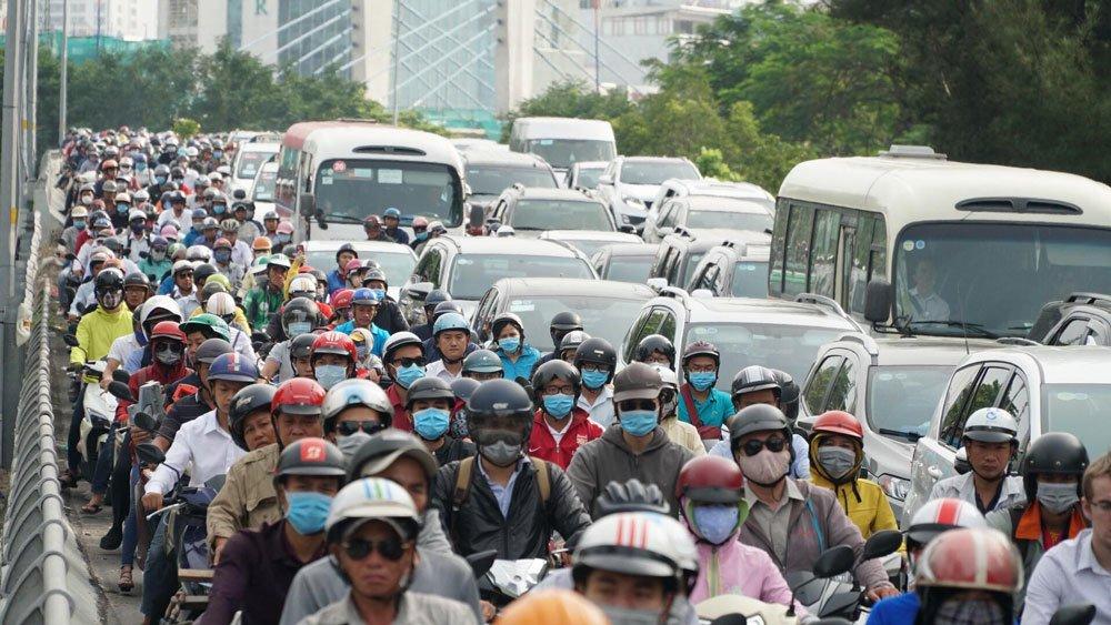 Sập giàn giáo gần nóc hầm Thủ Thiêm, giao thông tê liệt-10