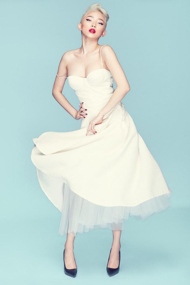 Tóc Tiên trở thành cô dâu của Hoàng Touliver: Fan mong chờ chiếc váy cưới cá tính nhất làng showbiz-10