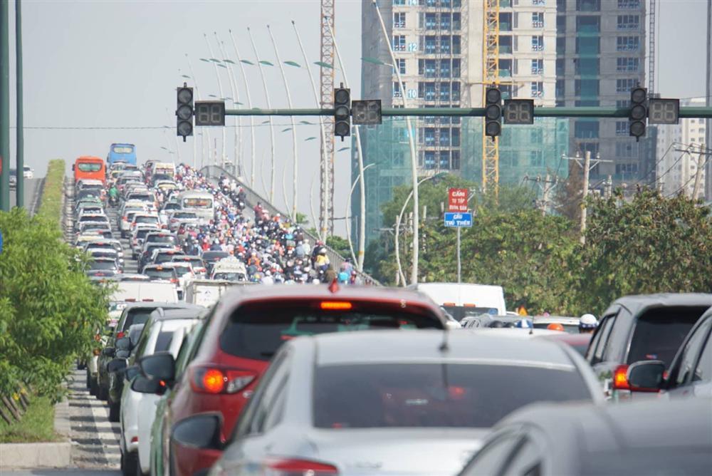 Kẹt xe kinh hoàng sau sự cố sập giàn giáo trước hầm Thủ Thiêm-8