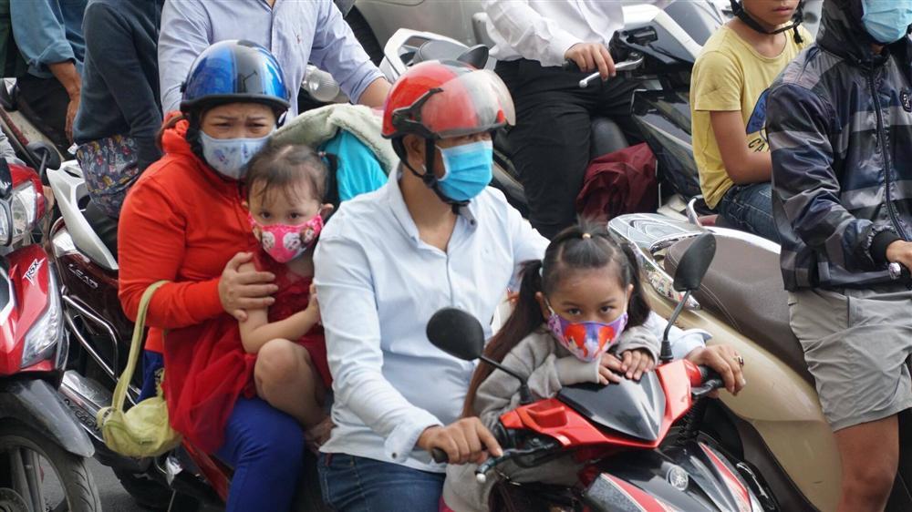 Kẹt xe kinh hoàng sau sự cố sập giàn giáo trước hầm Thủ Thiêm-10