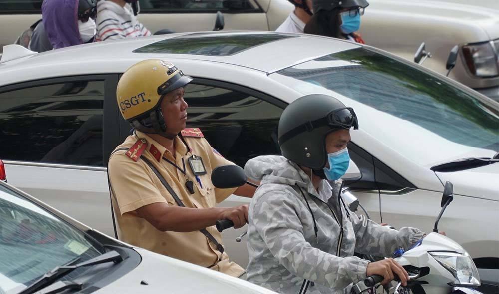 Kẹt xe kinh hoàng sau sự cố sập giàn giáo trước hầm Thủ Thiêm-11