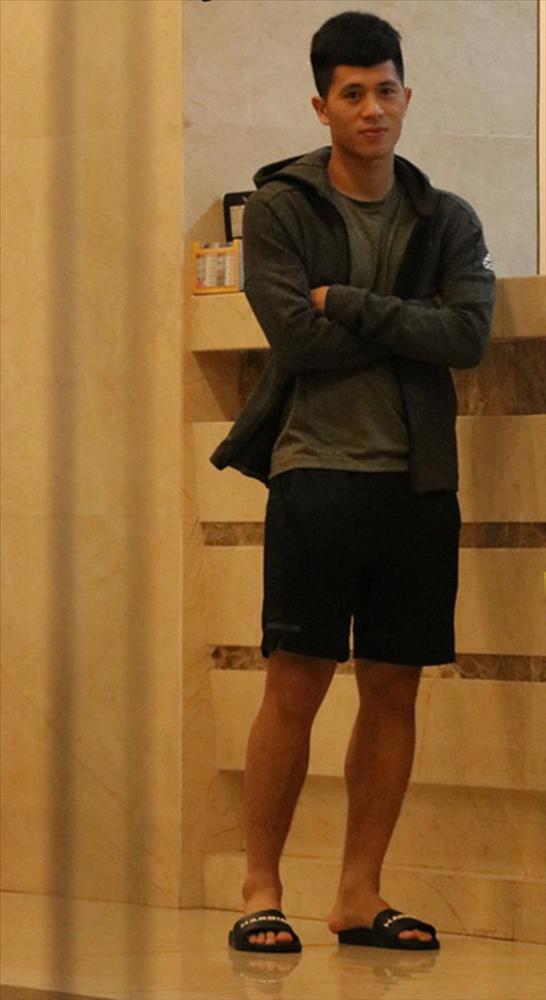 Hết Bùi Tiến Dũng lại Đình Trọng bị HLV Park Hang Seo phạt cả chì lẫn chài chỉ vì ăn mặc xuề xòa ra ngoài-1