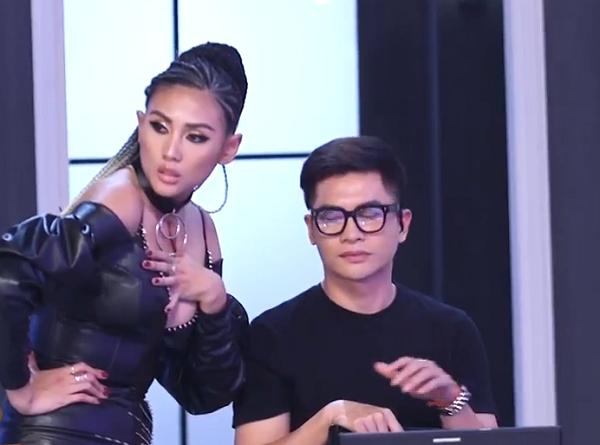 Dù đã 3 lần phẫu thuật thu nhỏ, vòng 1 lớn nhanh như thổi khiến Võ Hoàng Yến suýt gặp họa tại The Face 2018-7