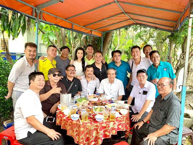 Kim Chi, Phước Sang và nhiều nghệ sĩ tới viếng mộ Lê Công Tuấn Anh-3