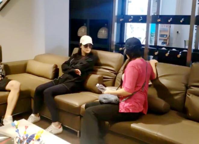 Đánh nhanh thắng nhanh, tình địch Phạm Băng Băng lộ vòng hai lớn, đi đứng nặng nề phải có chồng dìu đỡ-7