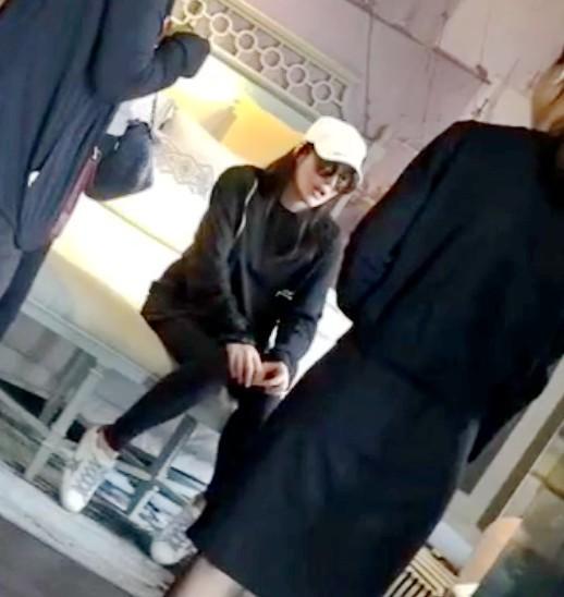 Đánh nhanh thắng nhanh, tình địch Phạm Băng Băng lộ vòng hai lớn, đi đứng nặng nề phải có chồng dìu đỡ-9