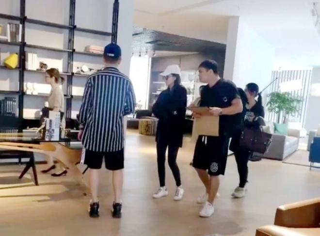 Đánh nhanh thắng nhanh, tình địch Phạm Băng Băng lộ vòng hai lớn, đi đứng nặng nề phải có chồng dìu đỡ-10