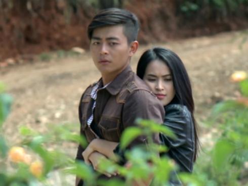 Mẹ suốt ngày diện váy điệu thế này, bảo sao con gái Tú Vi lúc nào cũng như công chúa-13