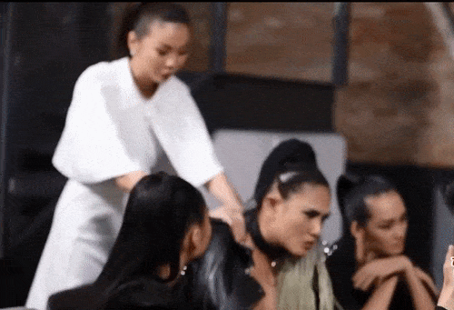 Chê Minh Hằng rồi đập bàn đáp trả Thanh Hằng, một mình Võ Hoàng Yến cân toàn bộ drama The Face 2018-6