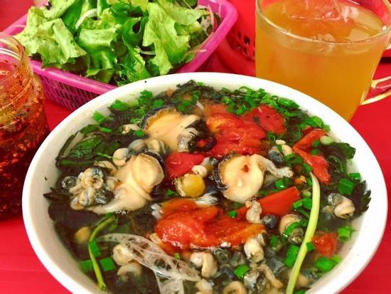 Quán bún ốc cổ truyền, đông nghịt khách ở Hà Nội mỗi khi gió lạnh về