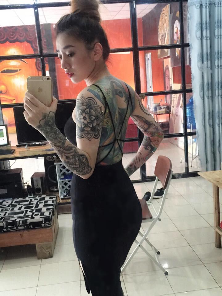 Gây bão với bức ảnh xăm kín 2 tay nhưng ngoại hình cực xinh đẹp của cô dâu mới là điều người khác xiêu lòng-7