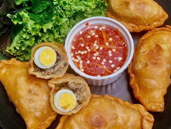 Quán bánh gối, quẩy nóng giòn rụm cho ngày mưa lạnh ở Hà Nội