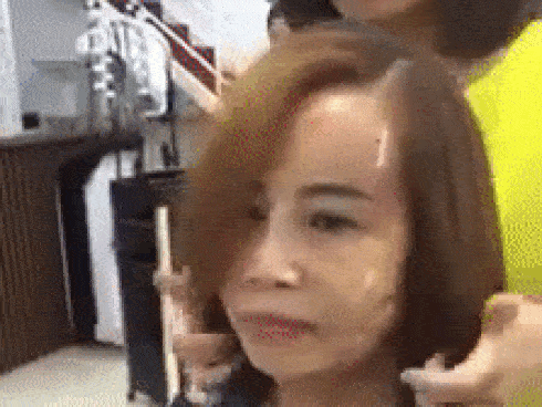 Chưa kịp hồi phục sau thẩm mỹ đã đi làm tóc, cô dâu 61 tuổi khiến chồng trẻ xuýt xoa: 'Vợ mình đẹp quá'