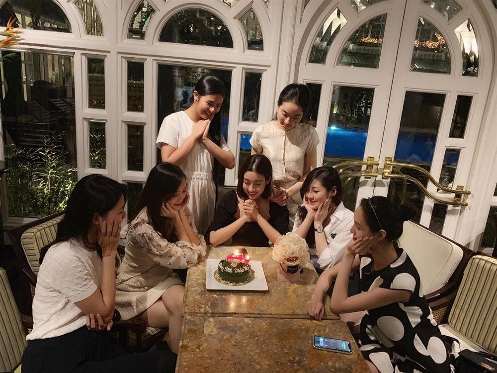 Hết chỗ đựng đồ, Hoa hậu Kỳ Duyên có ý định thanh lý hàng hiệu cũ người mới ta-11