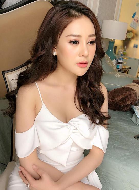 Quỳnh búp bê Phương Oanh xuất hiện với gương mặt khác lạ-2