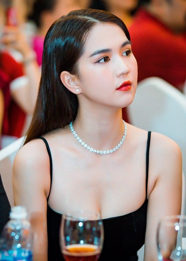 Hà Hồ rực rỡ và lộng lẫy, Ngọc Trinh tức tốc dự event tại thủ đô sau chuyến đi Châu Âu-6