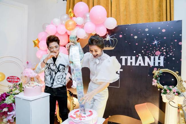 Choáng váng màn bóc quà sinh nhật của hotmom Sài thành: Đồ hiệu chất đống, vàng miếng đếm mỏi tay-3