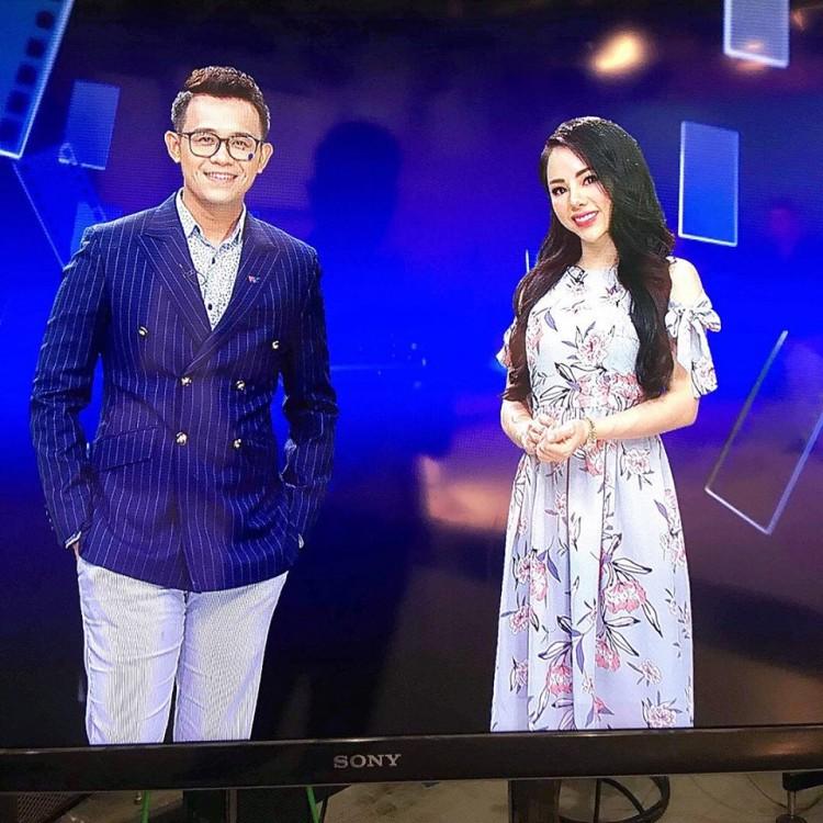 Thân hình nóng bỏng và vòng eo con kiến của mẹ đơn thân đẹp nhất nhì VTV-1