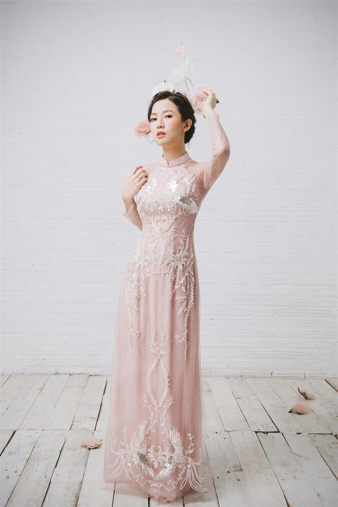 Tròn 4 tháng ở cữ nuôi con, hotgirl Tú Linh tái xuất rạng rỡ như em chưa 18 trong bộ ảnh áo dài thướt tha-4