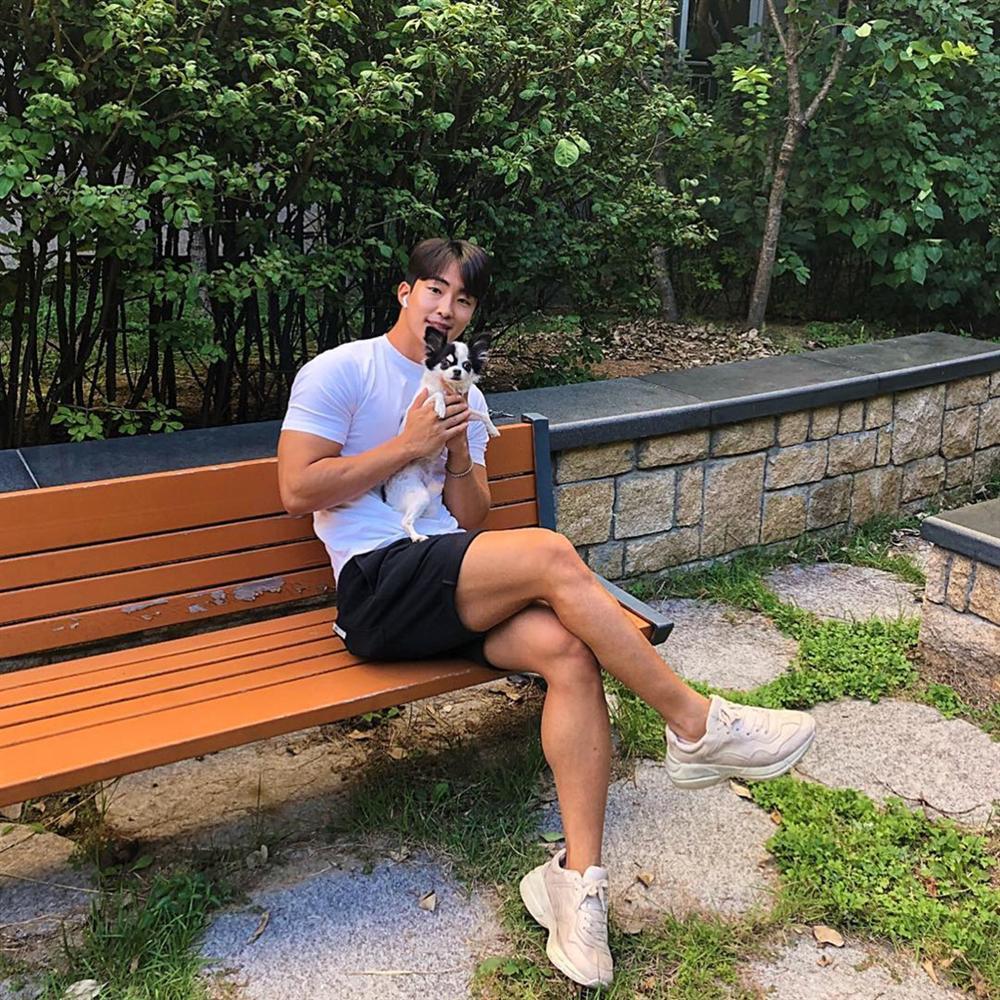 Nam cảnh sát Hàn Quốc điển trai, có thân hình chuẩn 6 múi-8