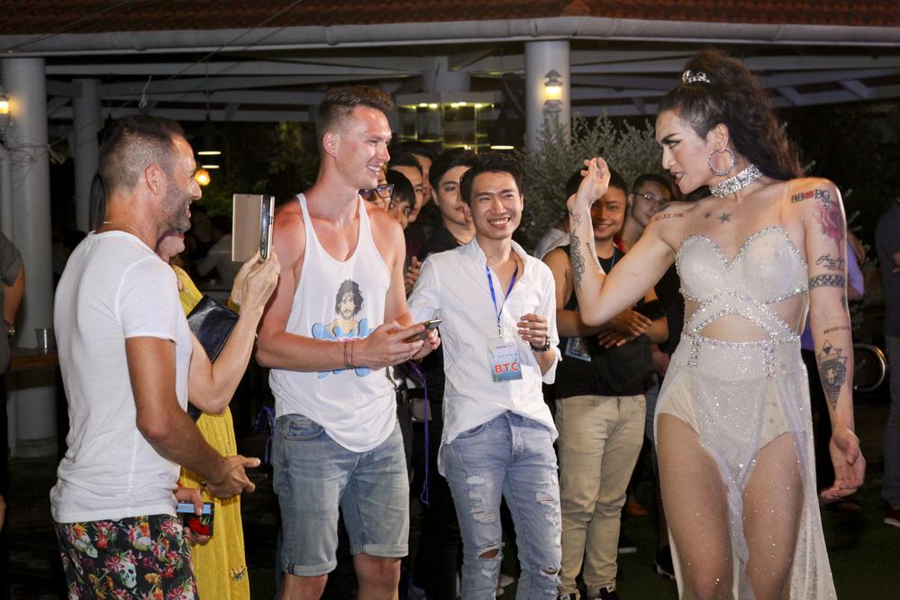 Lầy lội như hotgirl Trâm Anh, chẳng cần ai dìm cũng tự mình post ảnh kém duyên để rồi nhận đá tảng-3