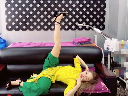 Thú nhận sửa hết góc con người đã là gì, hotgirl Trâm Anh lại được Quế Vân rủ rê đi làm tiếp đây này-16