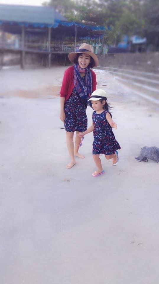 Vượt qua bệnh tật, Mai Phương lạc quan vỗ về con gái: Mẹ sẽ cố khỏe để nắm tay con đi nhiều hơn-4
