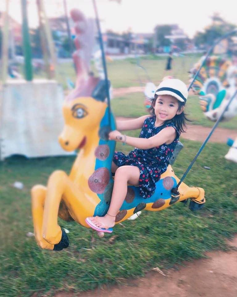 Vượt qua bệnh tật, Mai Phương lạc quan vỗ về con gái: Mẹ sẽ cố khỏe để nắm tay con đi nhiều hơn-2