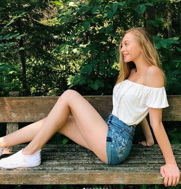 Cô gái Nga nổi tiếng vì mới 17 tuổi đã có thân hình sexy ngạt thở-7