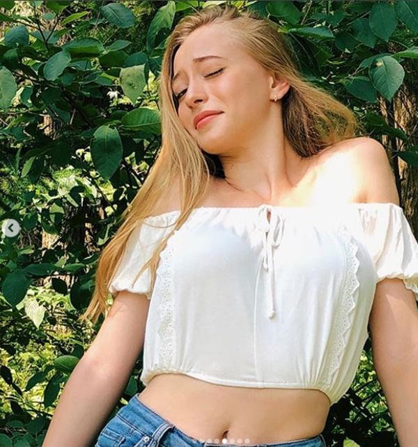 Cô gái Nga nổi tiếng vì mới 17 tuổi đã có thân hình sexy ngạt thở-8