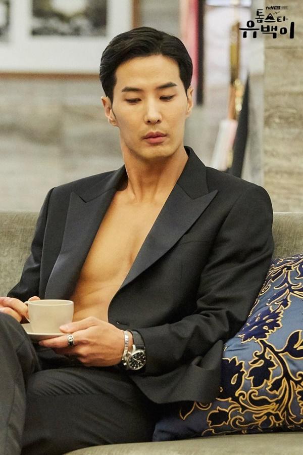 Xịt máu mũi với body cực phẩm của Kim Ji Suk trong drama sắp lên sóng ‘Top Star Yoo Baek’-1