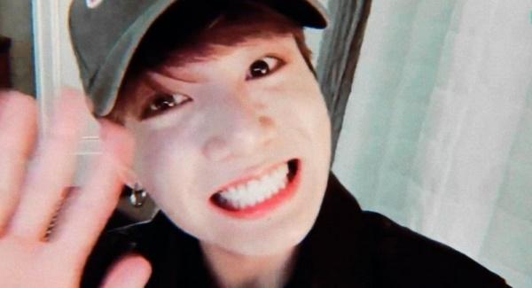 Jungkook (BTS) thú nhận cảm thấy xấu hổ vì không thể nhảy, hứa hẹn sẽ dội bom fan bằng sản phẩm solo trong thời gian tới!-2