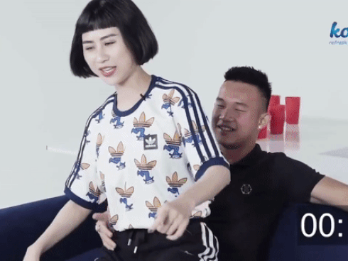 Diễn cảnh giường chiếu khi tham gia gameshow 18+, thành viên U19 Việt Nam bị chỉ trích vì quá phản cảm Diễn cảnh giường chiếu khi tham gia gameshow 18+, thành viên U19 Việt Nam bị chỉ trích vì quá phản cảm