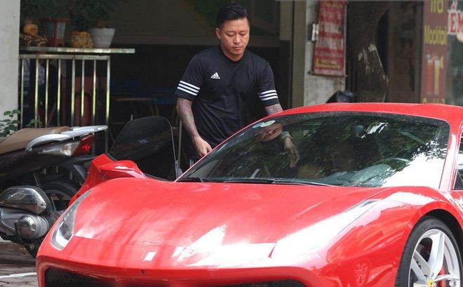 Tuấn Hưng gửi lời cảm ơn sau sự cố ngựa chiến Ferrari nát đầu vì tai nạn giao thông-1