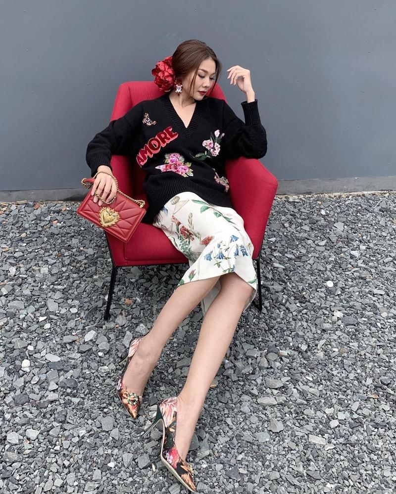 Thời trang ngày giao mùa: Võ Hoàng Yến bất ngờ bánh bèo - Midu khoe street style vừa đẹp vừa sang-8