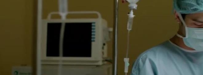 Hài hước cảnh dùng thịt bò để phẫu thuật trong Hậu duệ mặt trời bản Việt-5