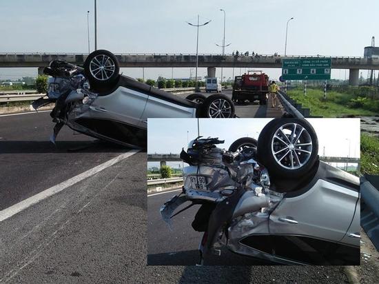 Xe khách đâm lật xe 4 chỗ trên cao tốc, 3 người hoảng loạn cầu cứu