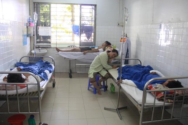 Vụ nổ tàu cá ở Lý Sơn: 8 nạn nhân qua cơn nguy kịch, một người phải cưa chân-2