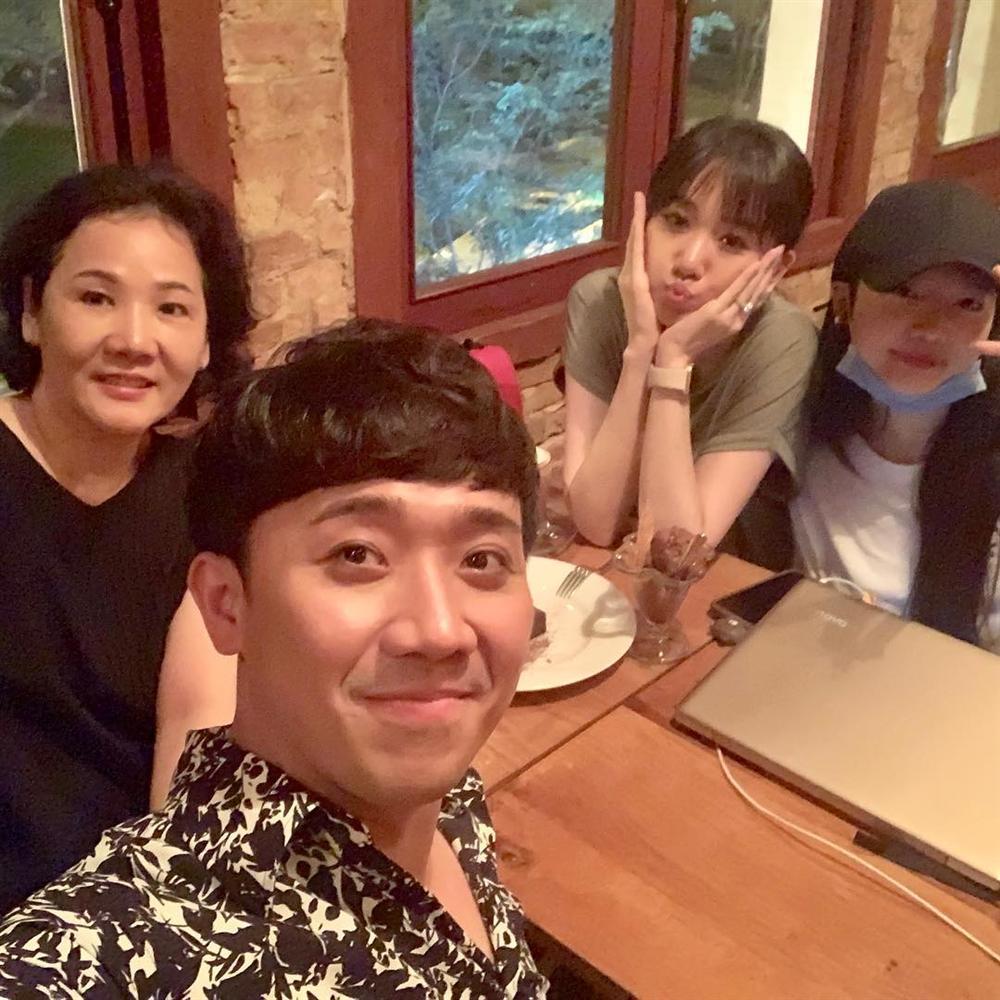 Trấn Thành hẹn hò ăn uống cùng gia đình bà xã Hari Won-1