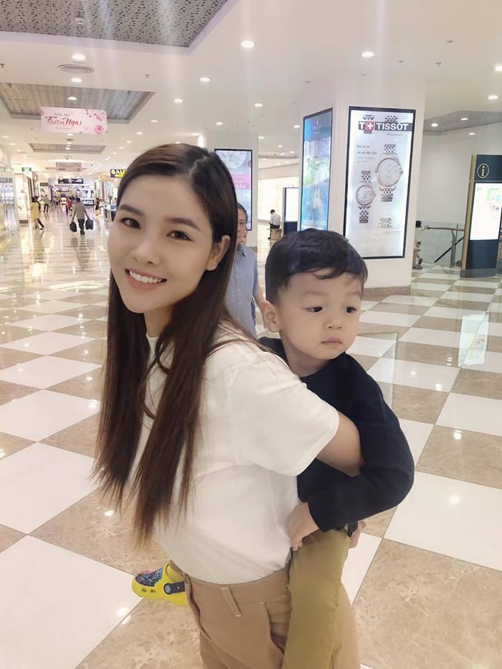 Trấn Thành hẹn hò ăn uống cùng gia đình bà xã Hari Won-10