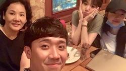 Trấn Thành hẹn hò ăn uống cùng gia đình bà xã Hari Won