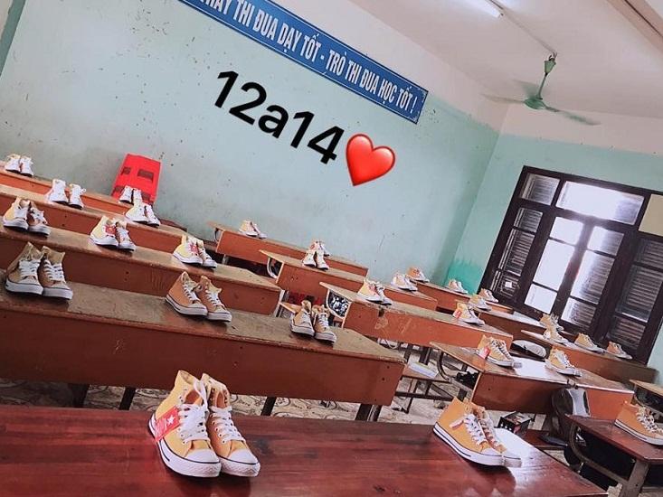 Nam sinh Cần Thơ hát và thả bóng khắp trường tặng bạn nữ ngày 20/10-4