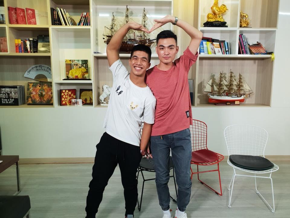 Cặp thí sinh nam bất chấp hôn nhau ẵm ngay 100 triệu từ Thách thức danh hài dùng số tiền này như thế nào?-2