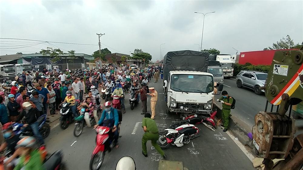 TP.HCM: Xe tải lao dốc đâm liên hoàn, 2 người chết tại chỗ-1