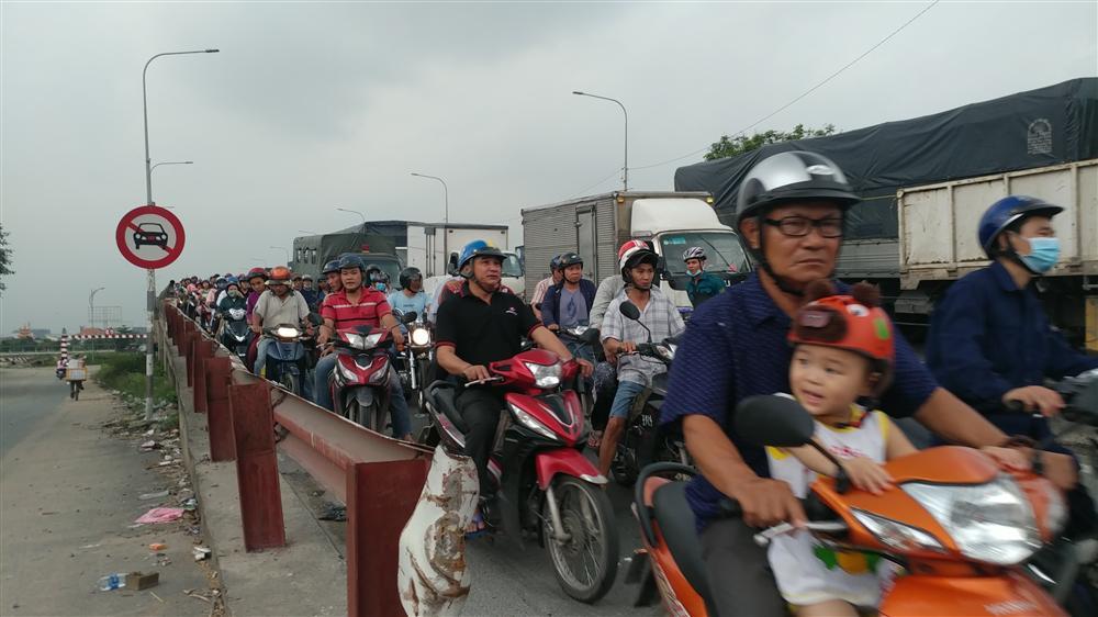 TP.HCM: Xe tải lao dốc đâm liên hoàn, 2 người chết tại chỗ-4