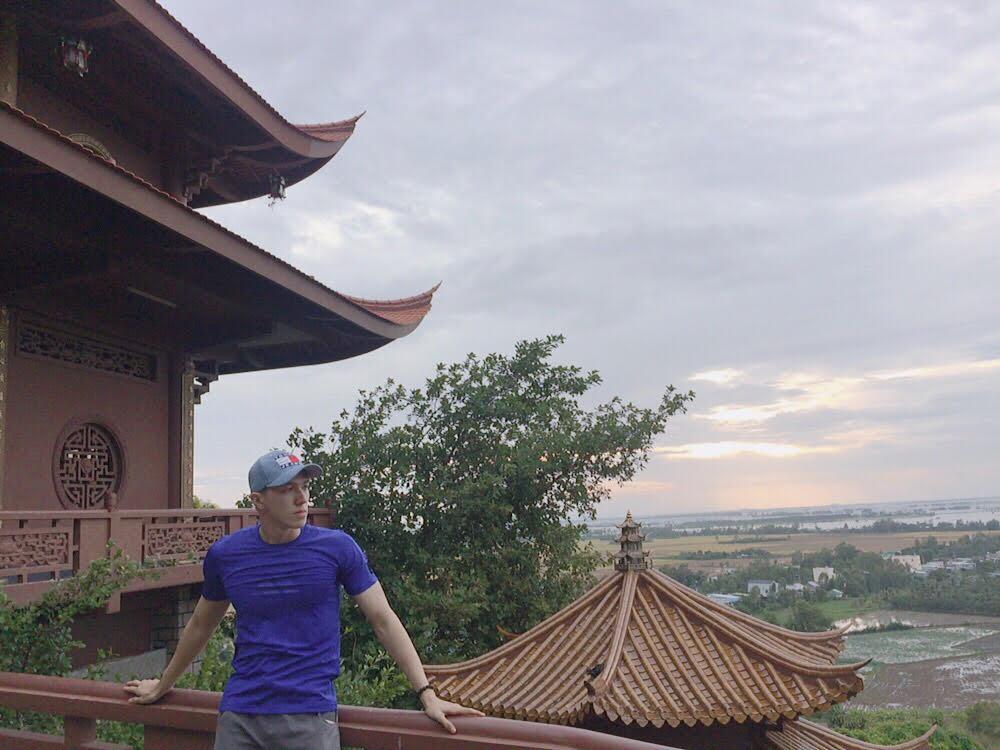 Bác sĩ răng hàm mặt tương lai mang 3 dòng máu, cao 1,86 m-1