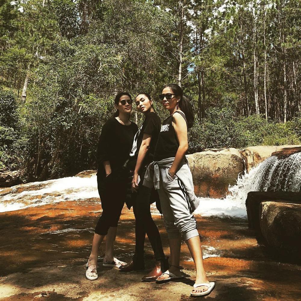 Tăng Thanh Hà tái xuất cá tính với vòng 2 phẳng lì xóa tan nghi án bầu bí lần 3-8