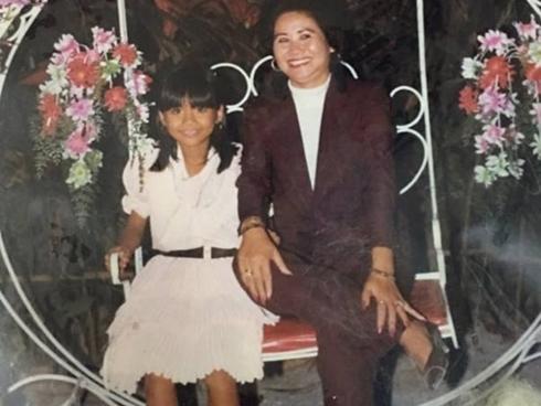 Thanh Hằng khoe ảnh thời ô mai, tóc mái ngang và da ngăm đen