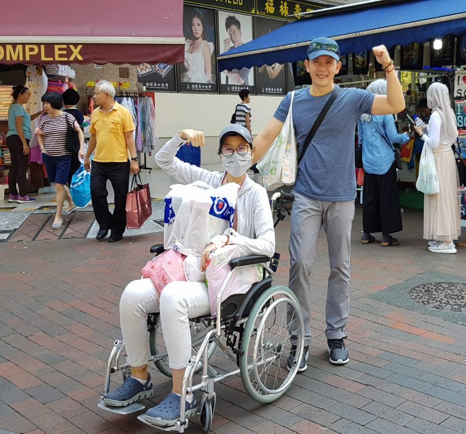 Đạo diễn Những ngọn nến trong đêm kêu gọi ủng hộ con gái chữa ung thư-1