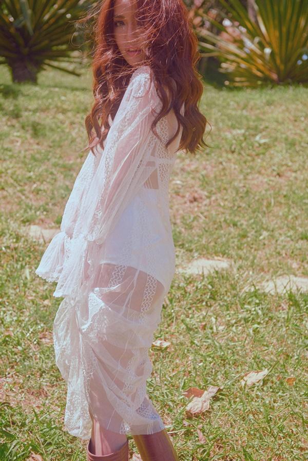 Sau khi bỏ Bùa yêu, Bích Phương đốt mắt fan với hình ảnh nữ hoàng thị phi quyến rũ-6